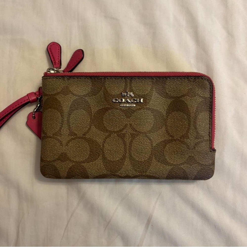 coach pink wristlet